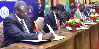 outh Sudan rebel leader Riek Machar and President Salva Kiir sign a power-sharing deal, August 5, 2018. Image: KagutaMuseveni/Twitter