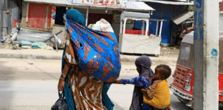 FILE PHOTO: Civilians flee following gunfire between factions within Somalia's security forces near KM4 in Hodan district of Mogadishu, Somalia April 26, 2021. REUTERS/Feisal Omar