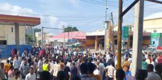 Somali police fired live rounds to disperse protesters in Mogadishu's Warta Nabada district, where business owners and residents marched against a newly imposed 5% VAT. Bakara Market remains closed for a second consecutive day. Two journalists were detained, and their equipment was confiscated. (Credit: Abdi Guled)