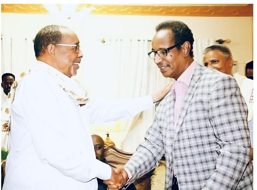 Ahmed with his predecessor, Dahir Riyale, after winning the 2010 presidential election in Somaliland.