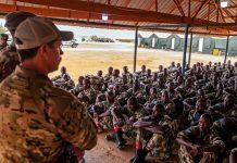 A United States special operations forces trainer speaking to Danab recruits in 2023. The United States has trained and equipping vetted units of Somalia’s special forces, known as the Danab.Diana Zeyneb Alhindawi for The New York Times