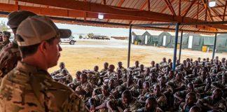 A United States special operations forces trainer speaking to Danab recruits in 2023. The United States has trained and equipping vetted units of Somalia’s special forces, known as the Danab.Diana Zeyneb Alhindawi for The New York Times
